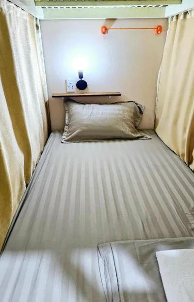 8人混合间床位 — Khoi Hostel